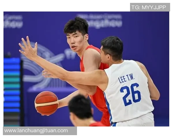 西安篮球队中路突破战术解析与实战应用研究