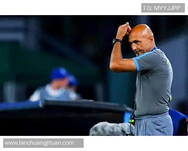 足球明星捂嘴说话视频引发热议背后的秘密与趣事揭秘