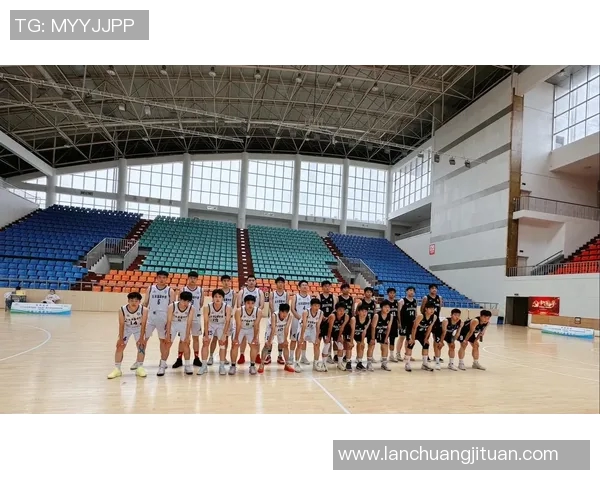 重庆篮球队在世界锦标赛中的奋勇拼搏与辉煌成就回顾 重庆篮球队在世界锦标赛中的奋勇拼搏与辉煌成就回顾