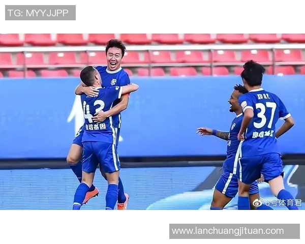 上海足球队强势领跑联赛积分榜以59分稳居第一名 上海足球队强势领跑联赛积分榜以59分稳居第一名